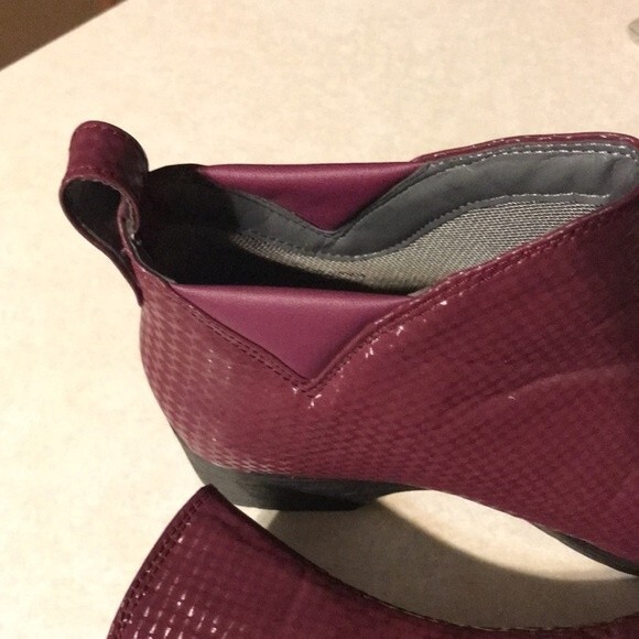 Pansy Women's Rain Booties Size 5.5 USA Burgundy Purple - Picture 3 of 6